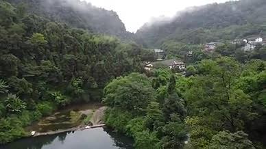 旅行航拍树林湖水小溪乡村视频视频的预览图